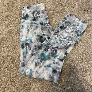 Lululemon aligns with pockets